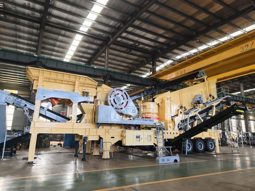 integrated mobile crushing plant completing feeding crushing screening and aggregate production in one unit